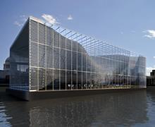 Adaptable architecture gallery on the Thames River